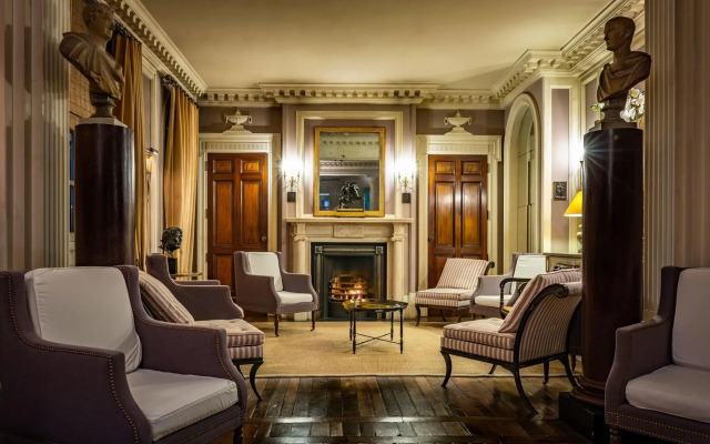 Le Dokhan’s Paris Arc de Triomphe, a Tribute Portfolio Hotel