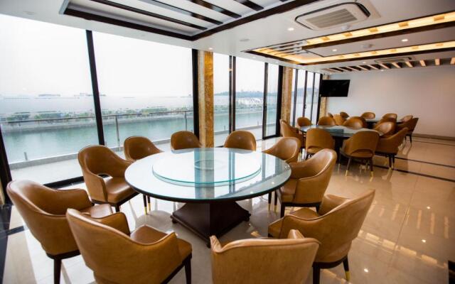 Golden Palm HaLong Hotel