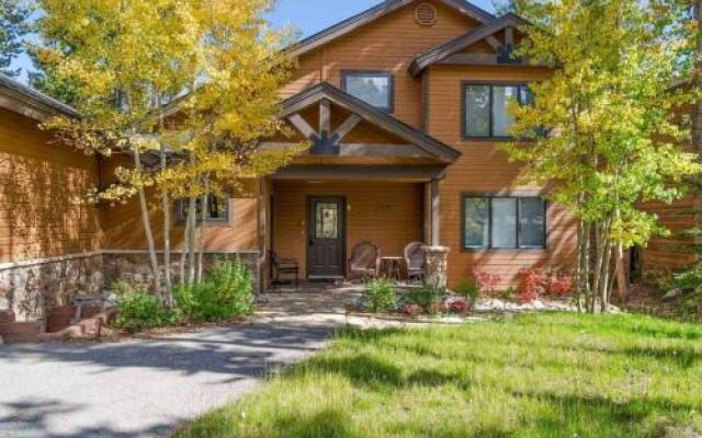 Fox Run 5 Br home by RedAwning