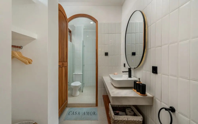 Casa Amor by GORO