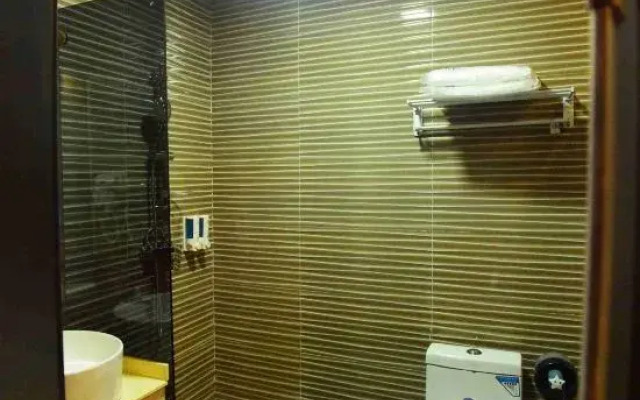 Seven Orange Hotel (Shenzhen North Station Minzhi)