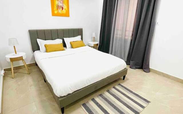 Room in Apartment - Large Bedroom With Small Work Area