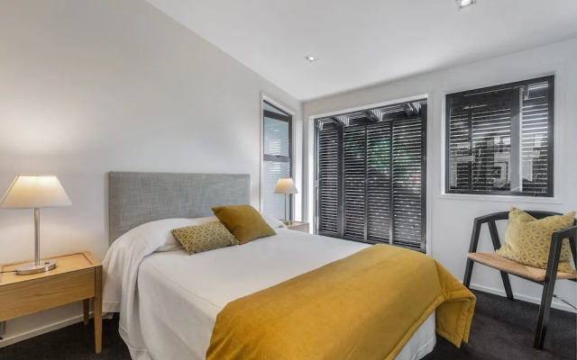 Taonga with panoramic sea views