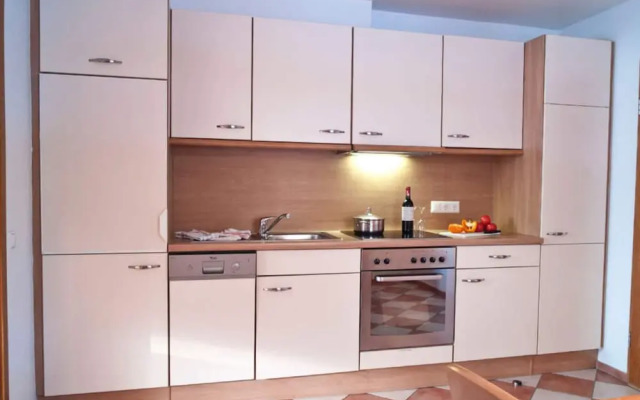 Pleasant Apartment in Suddorf