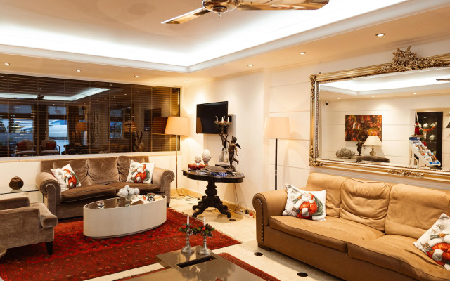 Best Western Plus Embassy Hotel