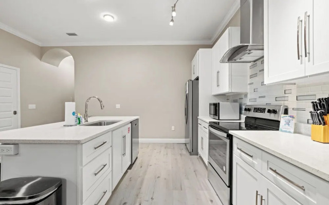 Spacious 4-bed, 3-bath Beach House Sleeps 12 for the Perfect Getaway