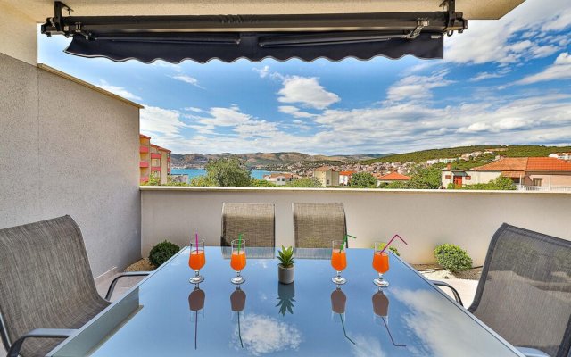 Beautiful Apartment in Okrug Gornji With 1 Bedrooms, Wifi and Outdoor Swimming Pool