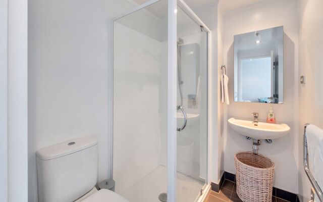 Spacious 2BR CBD Apartment Balcony