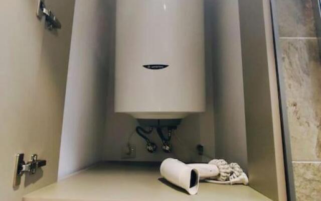 Leo Group BEST STUDIO 2326 Alliance Palace