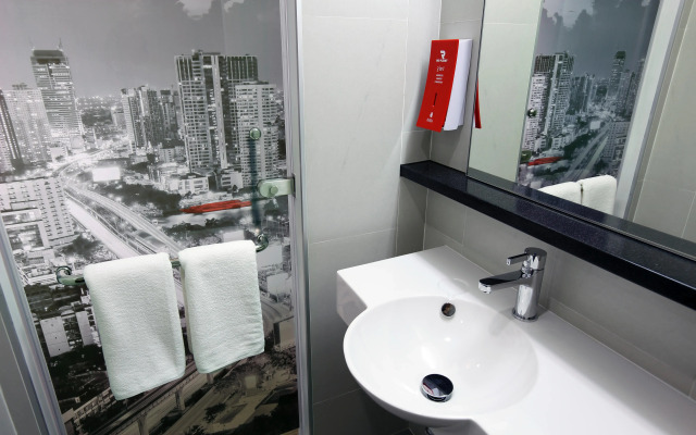 Easy Planet Bangkok Surawong