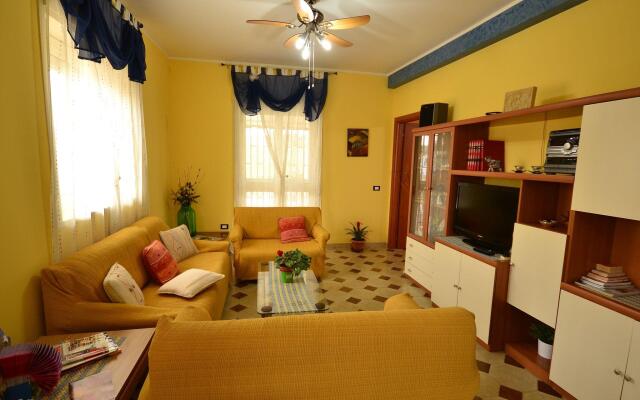 Pleasant Holiday Home with Balcony, Veranda, Barbecue