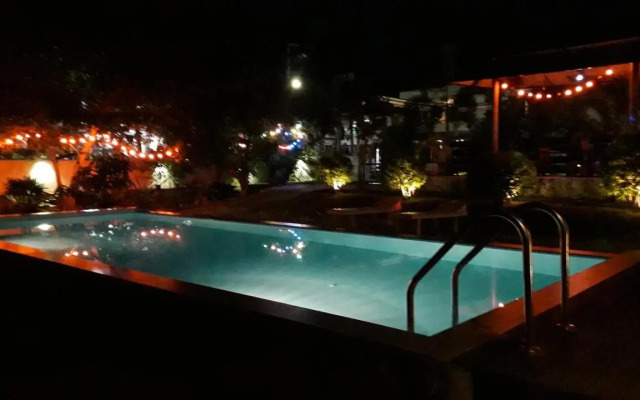 Hikka Holiday Inn
