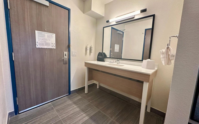 Spark by Hilton Fort Wayne