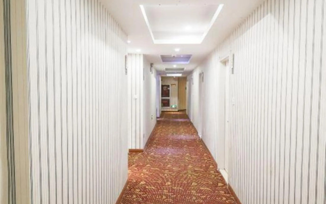 8090 fashion business hotel (Taizhou Yinan Street store)