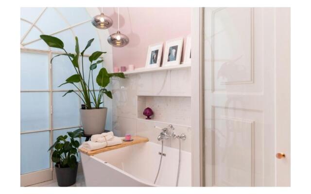 Light Pink - Suite in the Middle of Everything