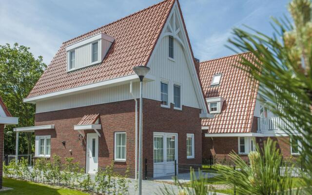 Luxurious Stately Villa With 3 Bathrooms, 1km From the Beach