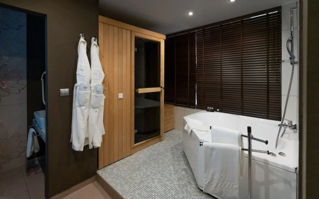 Cronwell Platamon Resort