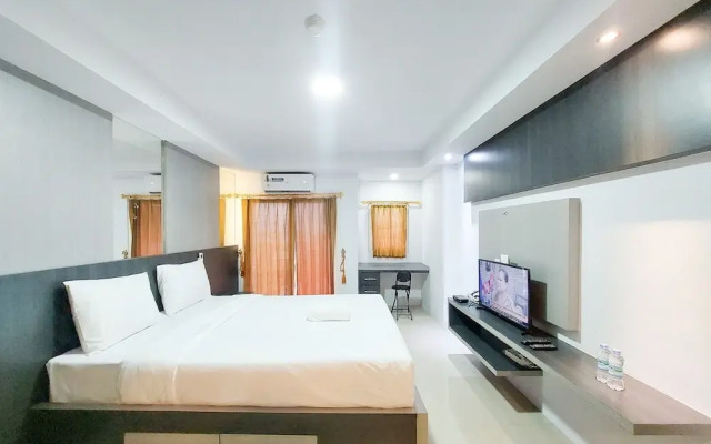 Homey And Warm Studio Apartment At Mansyur Residence