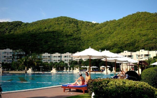 Cactus Resort Sanya by Gloria