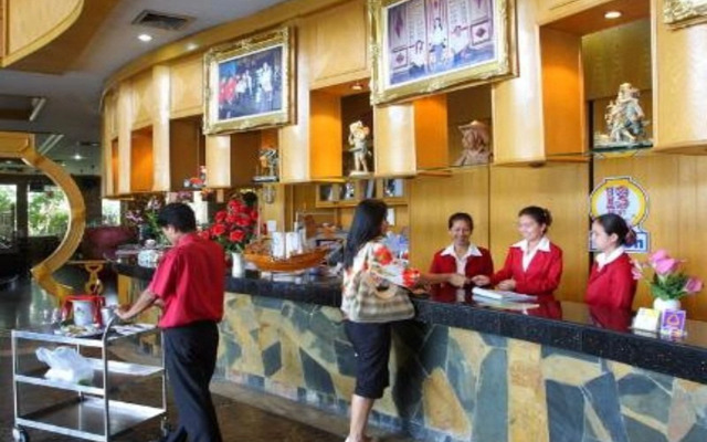13 Coins Bangyai Hotel