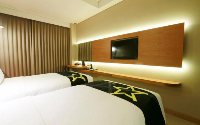 Yellow Star Hotel Gejayan