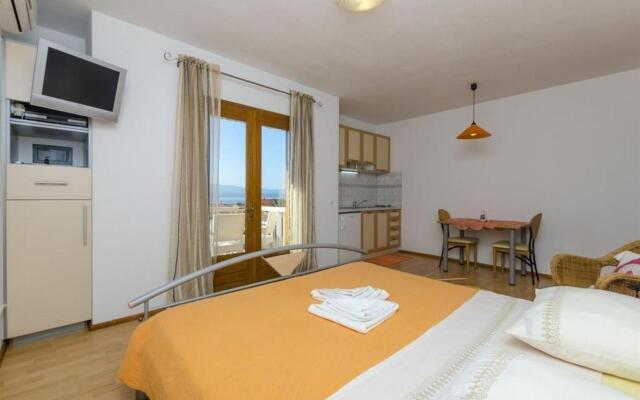 Studio apartment Lemar - parking and barbecue: SA3 Bol, Island Brac
