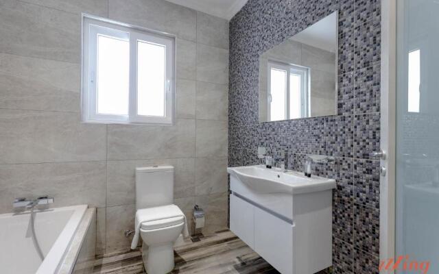 Seafront Penthouse w Unobstructed Sea Views