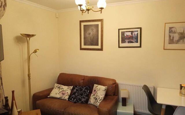 Beautiful 4-bed Apartment in Wolverhampton
