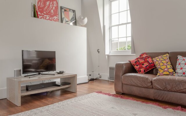 Modern 2 Bedroom Apartment With Balcony Close To Borough tube