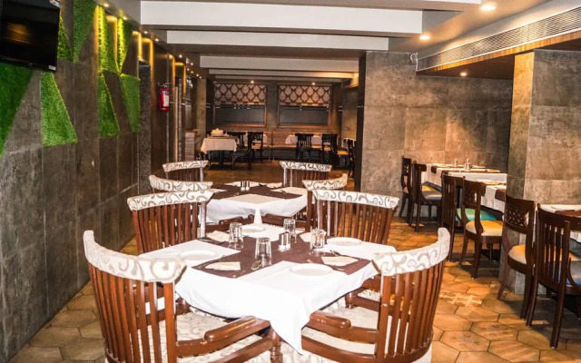 OYO 13468 Hotel Jai Malhar Residency