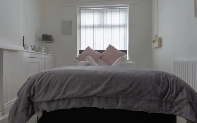 Lux Apartments 4 Bedroom House Molyneux