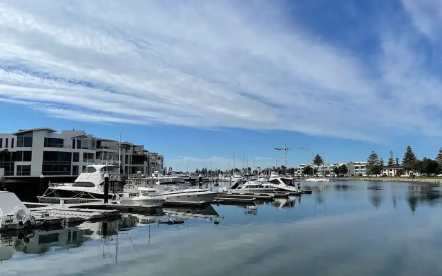 Unwind Esplanade Beach Escape No 5