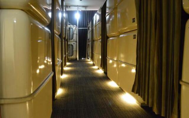 Atsugi Capsule Hotel