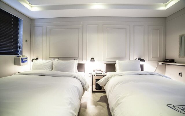 Hotel Stay 53