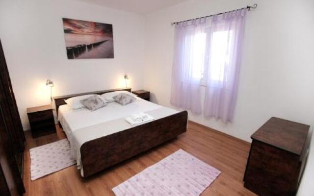Apartman Tone