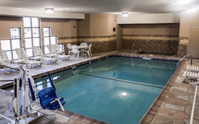 Garner Hotel Topeka West, by IHG