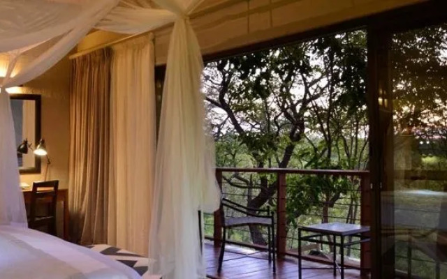 Victoria Falls Safari Suites