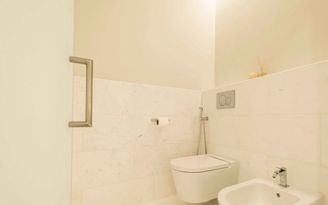 LUX Iconic Views at Palm Tower Suite 3