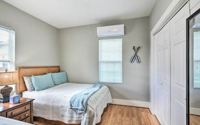 Steps to Beach: Nautical Galveston Home Near Pier!