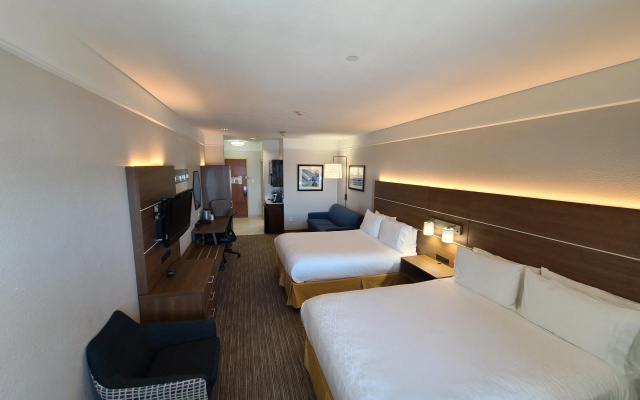 Holiday Inn Express & Suites Galveston West-Seawall