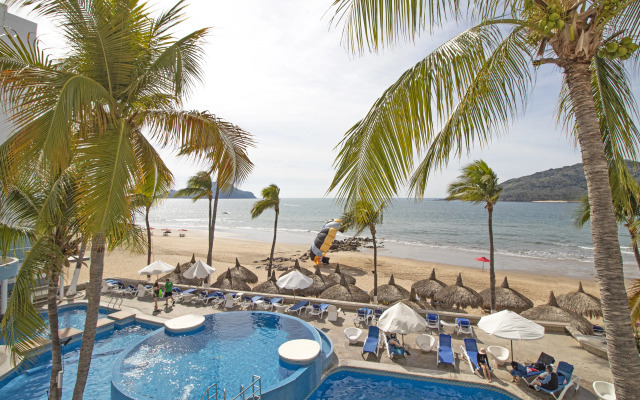 Oceano Palace Beach Resort