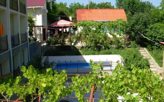 Arhos Guest House