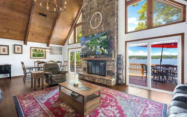 Boondock Bliss - Lakefront, Private Dock Sleeps 15!