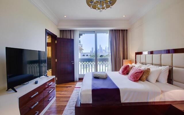 TAJ 5* Palm Jumeirah apartment with beach access