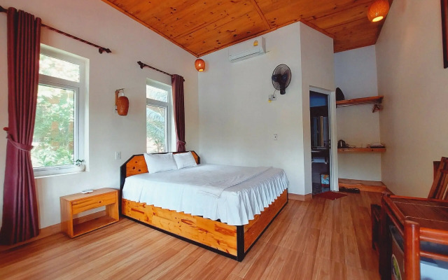 Ninh Binh Mountain Side Homestay & Cafe