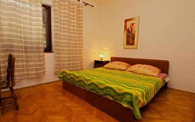 Cozy Apartment in Peroj With Terrace