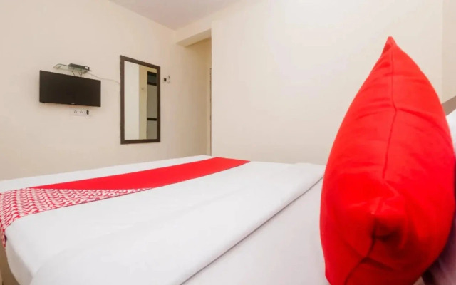 OYO 23285 The Diplomat Lodging