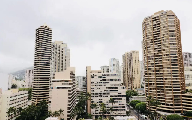 Ilikai Marina Condo Vacations