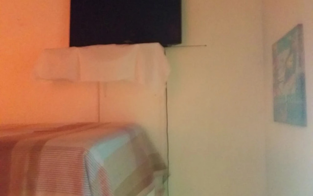 Room in Guest Room - Green Sea Inn Villa Helen Kilometer 4 Circunvalar
