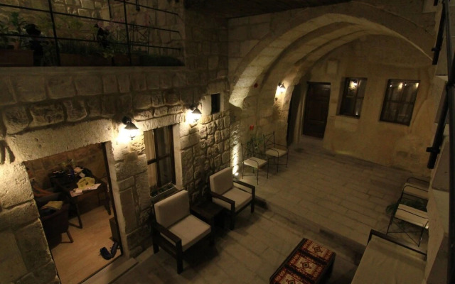Tafana Cave & Stone Lodge